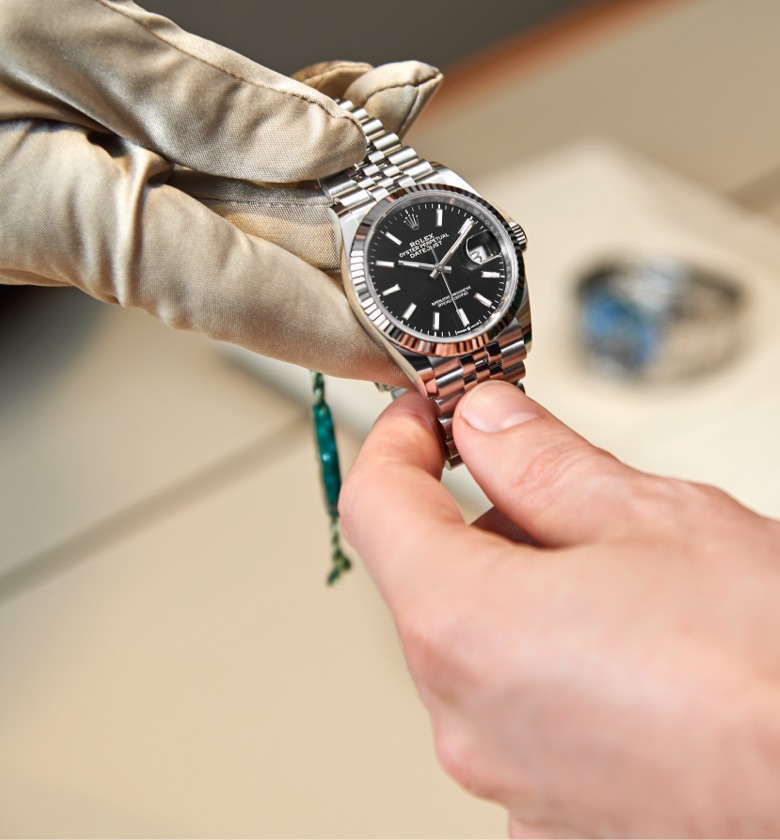 Rolex watch servicing procedure